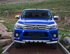 Защита переднего бампера d76+d57 с профильной защитой картера для Toyota Hilux (2015-) «Rival»