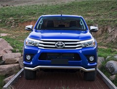 Защита переднего бампера d57 волна для Toyota Hilux (2015-) «Rival»