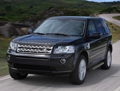 Порог-площадка «Premium-Black» для Land Rover Freelander (2006-2010-2012-2014) «Rival»